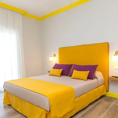Pool&suites Πανσιόν