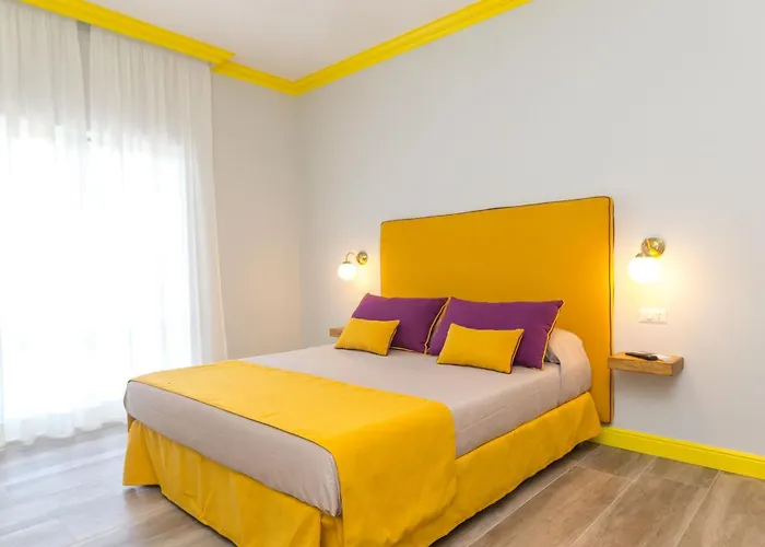 Pool&suites Πανσιόν