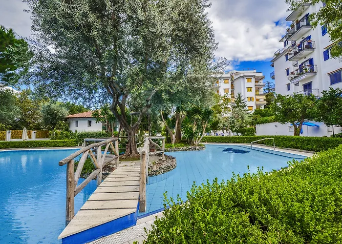 Πανσιόν Pool&suites 4*
