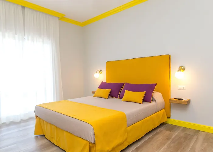 Pool&suites Πανσιόν